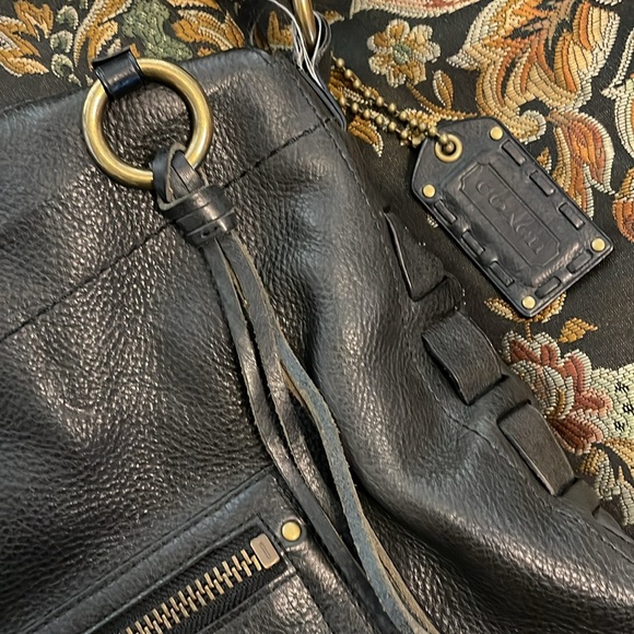 Like new Adjustable  strap navy coach bag adjust to fit excellent condition - Picture 4 of 9